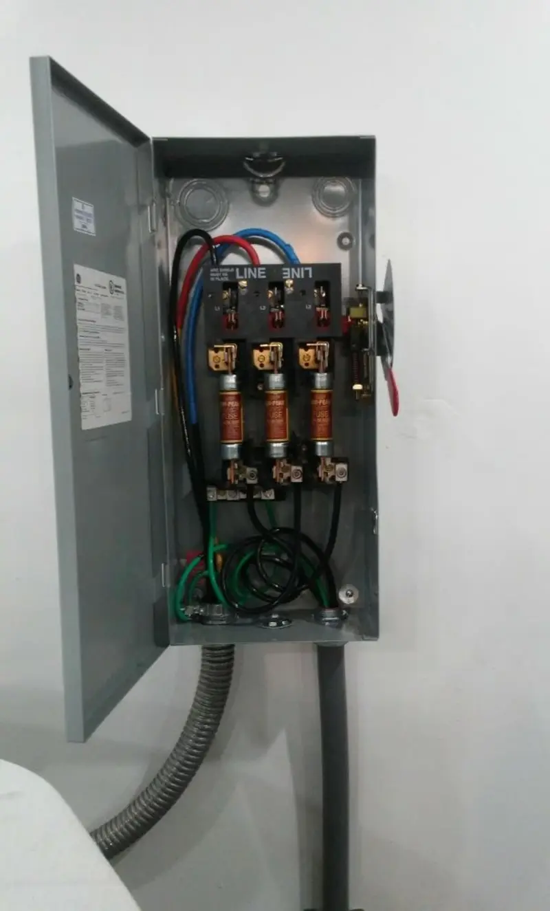 Three-phase disconnect switch installed for Smoke Detector Installation in Dallas